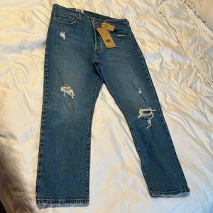 Brand new, never worn, Levi’s. Cropped, super cute!32x26